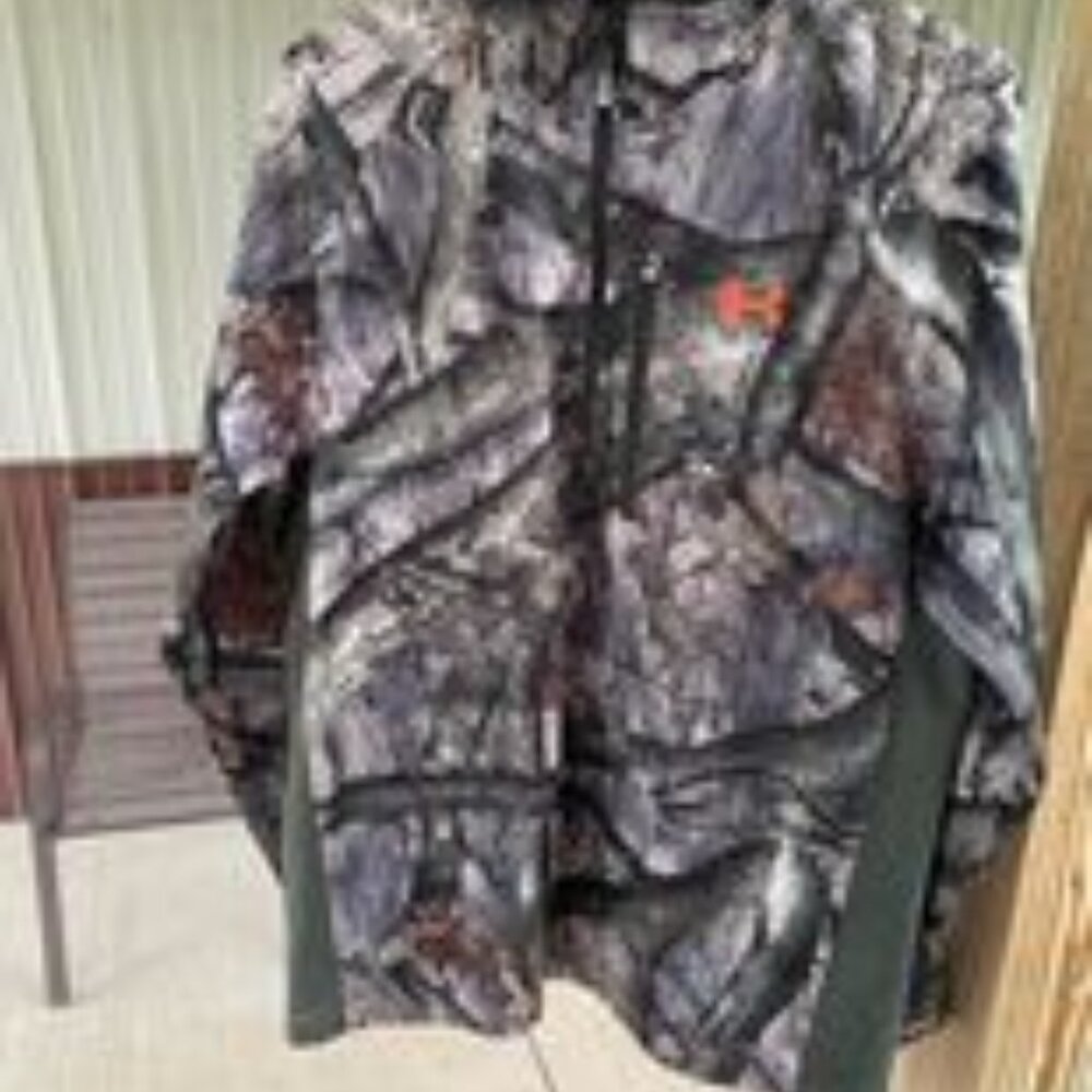 Women's Underarmour LG pullover - camo
